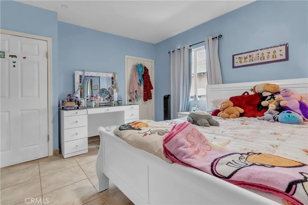 706 W 77th