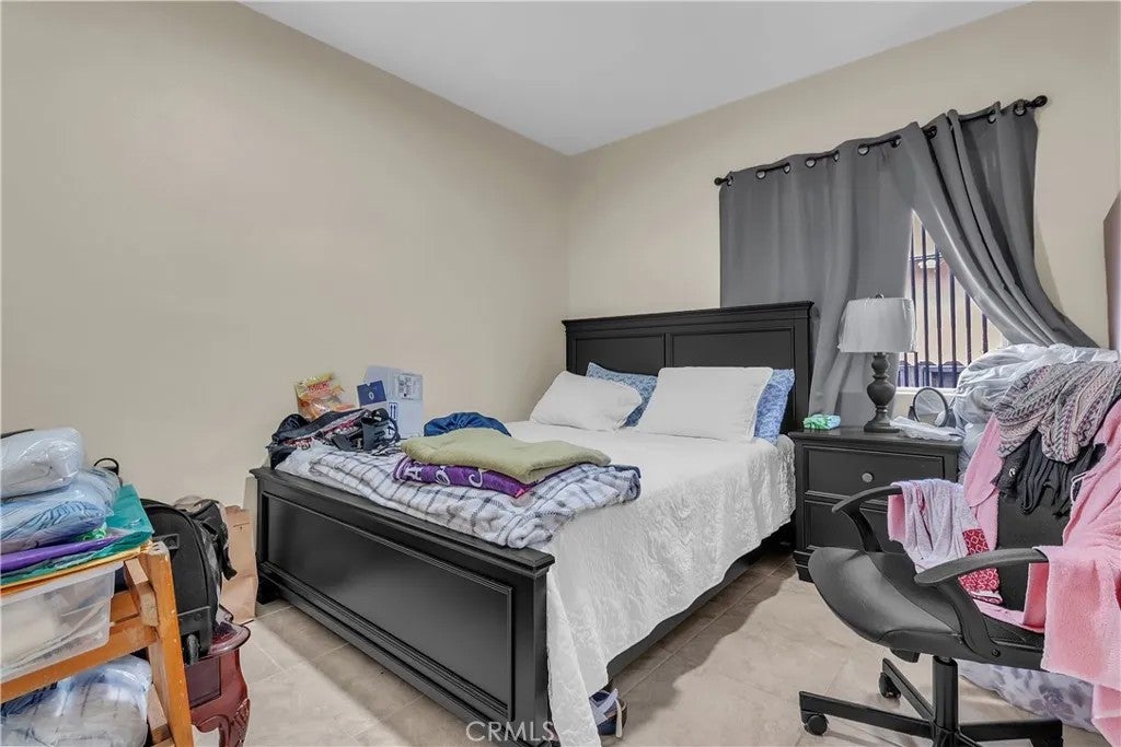 706 W 77th