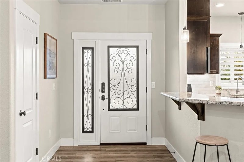 1535 Elliott