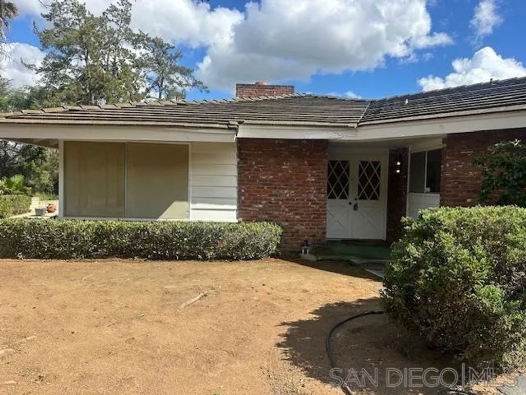 Photo of 16561 Martincoit Road, Poway, CA 92064 (MLS # 260008815)