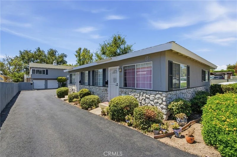 2152 E Washington