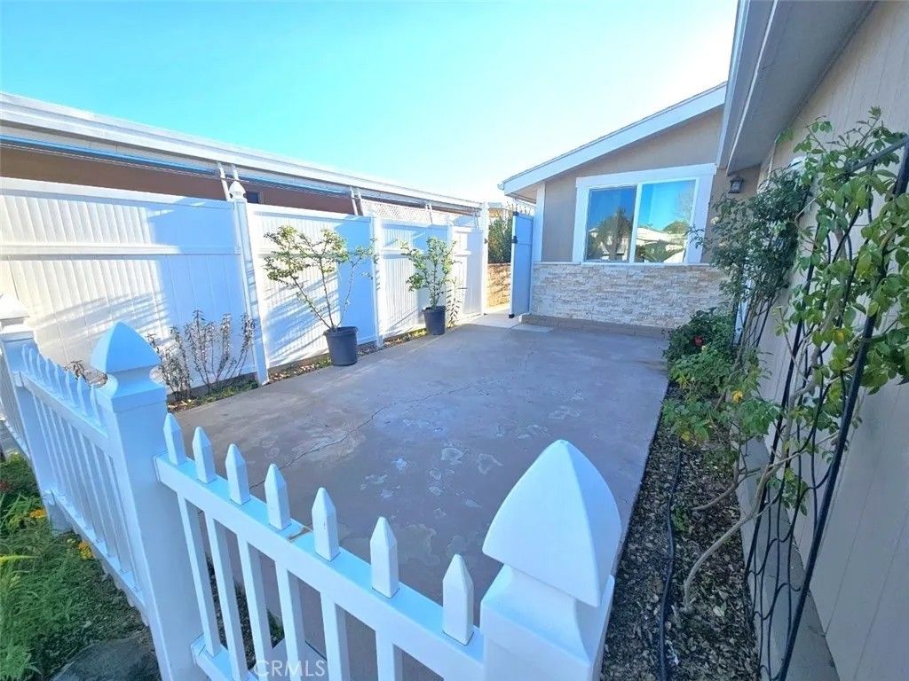 Photo of 38315 Via Taffia, Murrieta, CA 92563 (MLS # SW26004933)