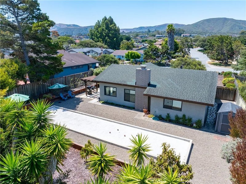 1340 Bay Oaks