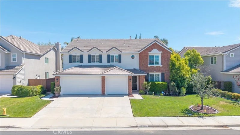45000 Vine Cliff