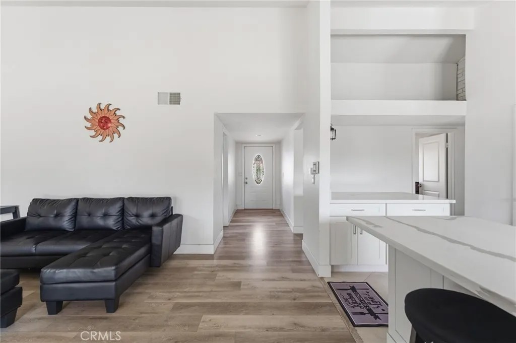 2554 W Chanticleer