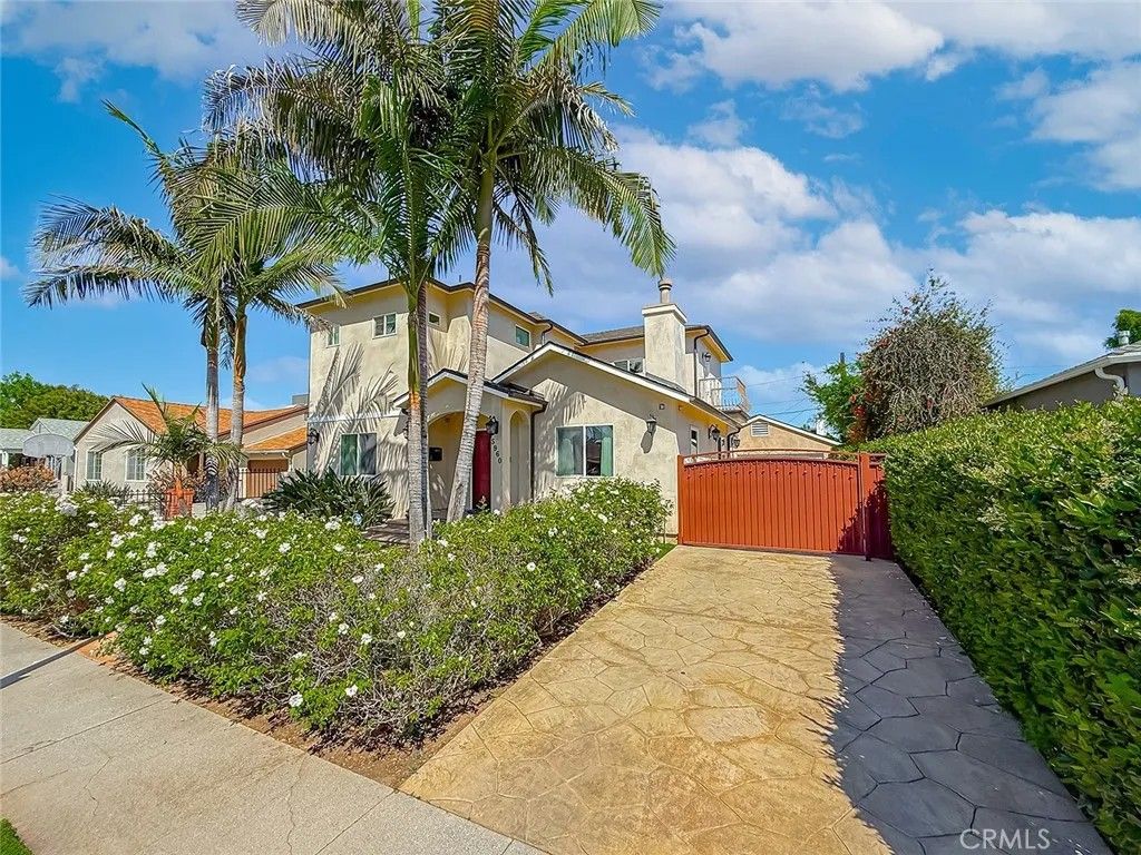 Photo of 5960 Balcom Ave, Encino, CA 91316 (MLS # SR26082290)