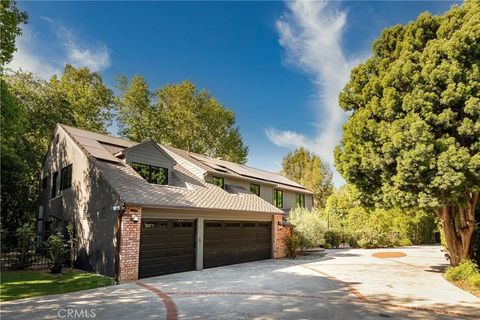 Photo of 4851 Corbin Avenue, Tarzana, CA 91356 (MLS # SR25241505)