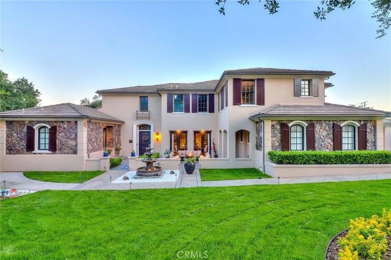725 Carriage House