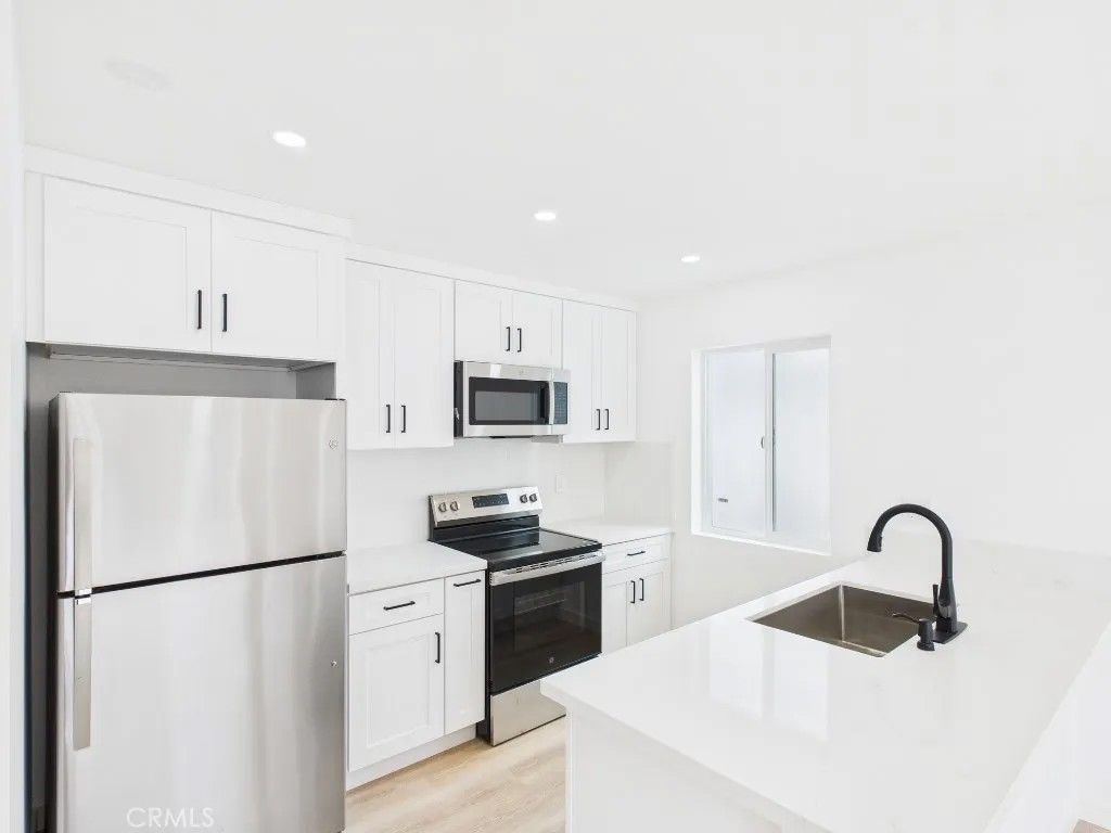 Photo of 748 Newport Avenue #5, Long Beach, CA 90804 (MLS # PW26047097)