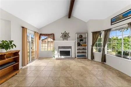 22933 De Berry Street