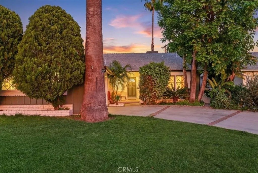 Photo of 7042 Morse Avenue, North Hollywood, CA 91605 (MLS # GD26035732)