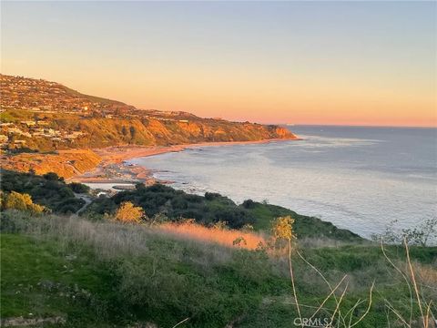 Photo of 2 Peppertree Rd, Rancho Palos Verdes, CA 90275 (MLS # PV26011572)