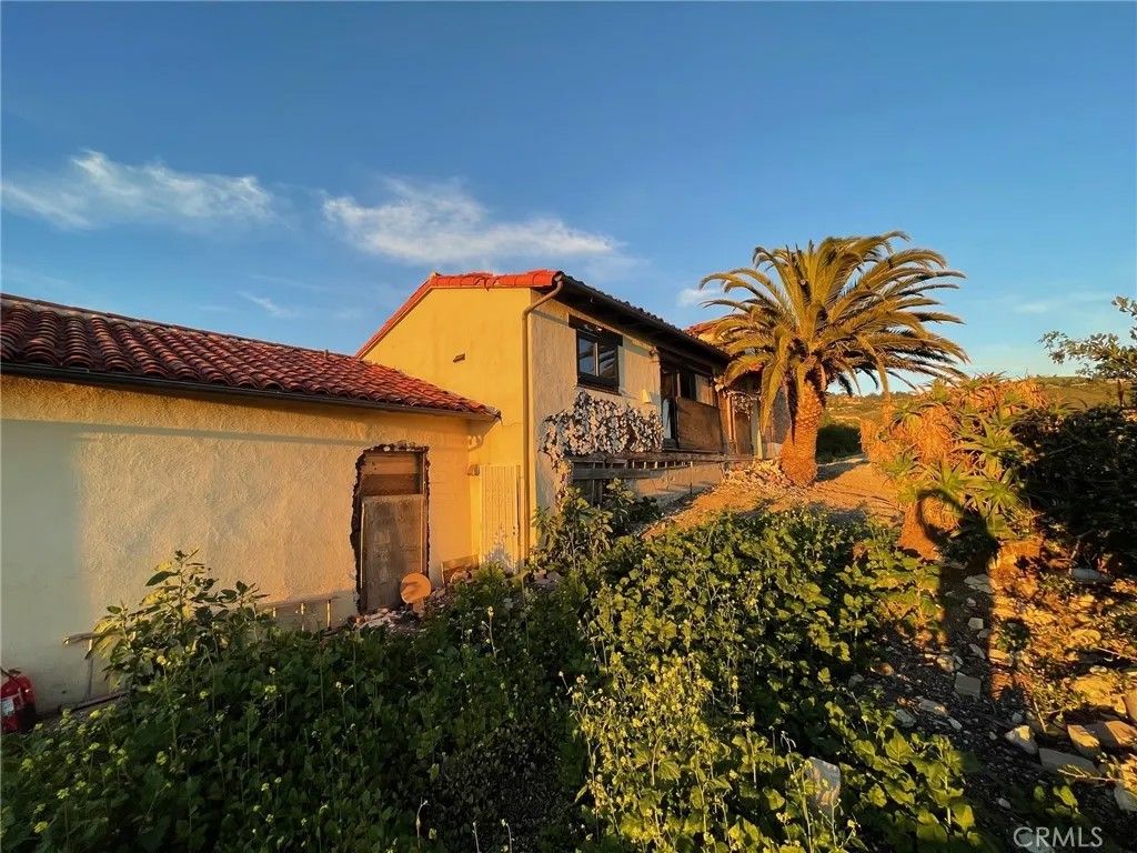 Photo of 2 Peppertree Rd, Rancho Palos Verdes, CA 90275 (MLS # PV26011572)
