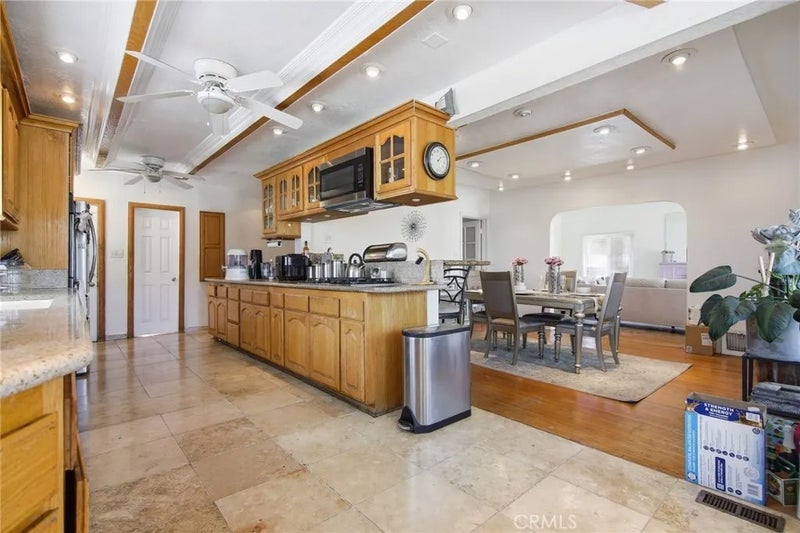 2142 W 73rd