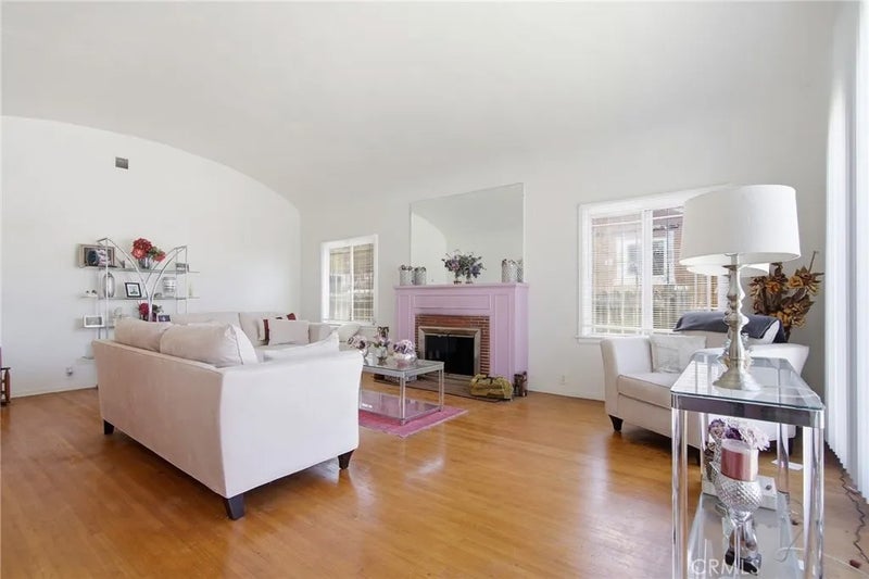 2142 W 73rd