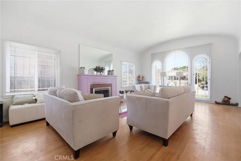 2142 W 73rd