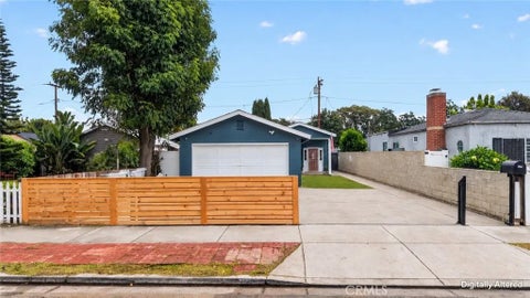 Photo of 2166 Fashion AVE, Long Beach, CA 90810 (MLS # PW26200869)