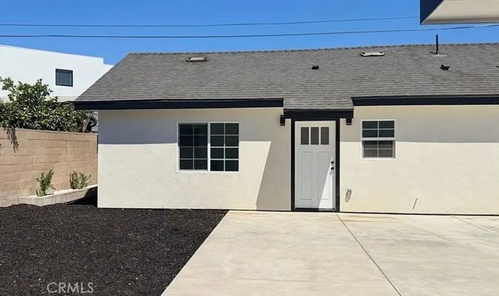 Photo of 6342 Vicland Pl, North Hollywood, CA 91606 (MLS # BB26084268)