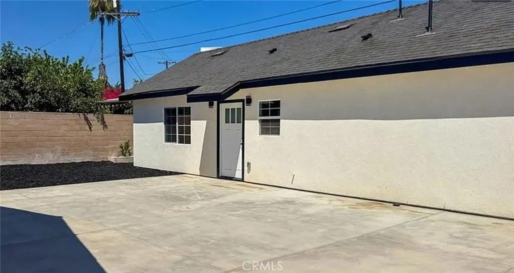 Photo of 6342 Vicland Pl, North Hollywood, CA 91606 (MLS # BB26084268)