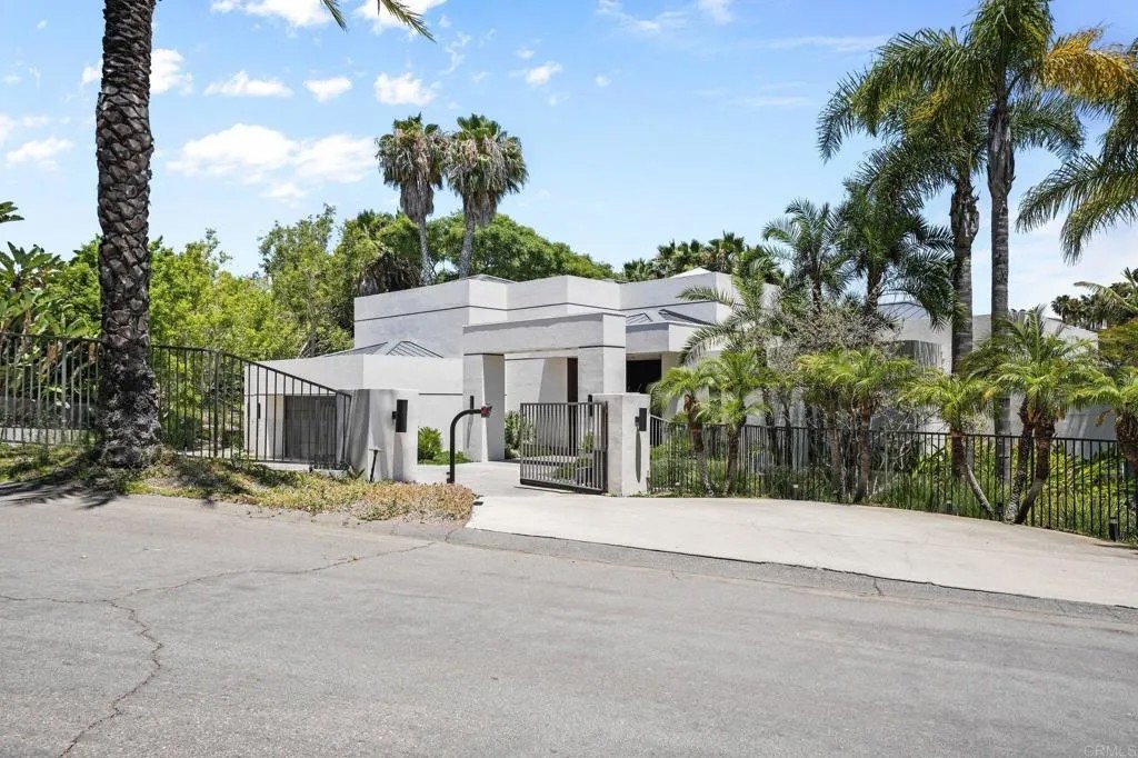 14821 Calle Montelibano