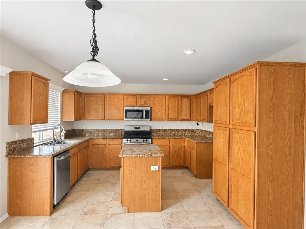 1820 Amy Way