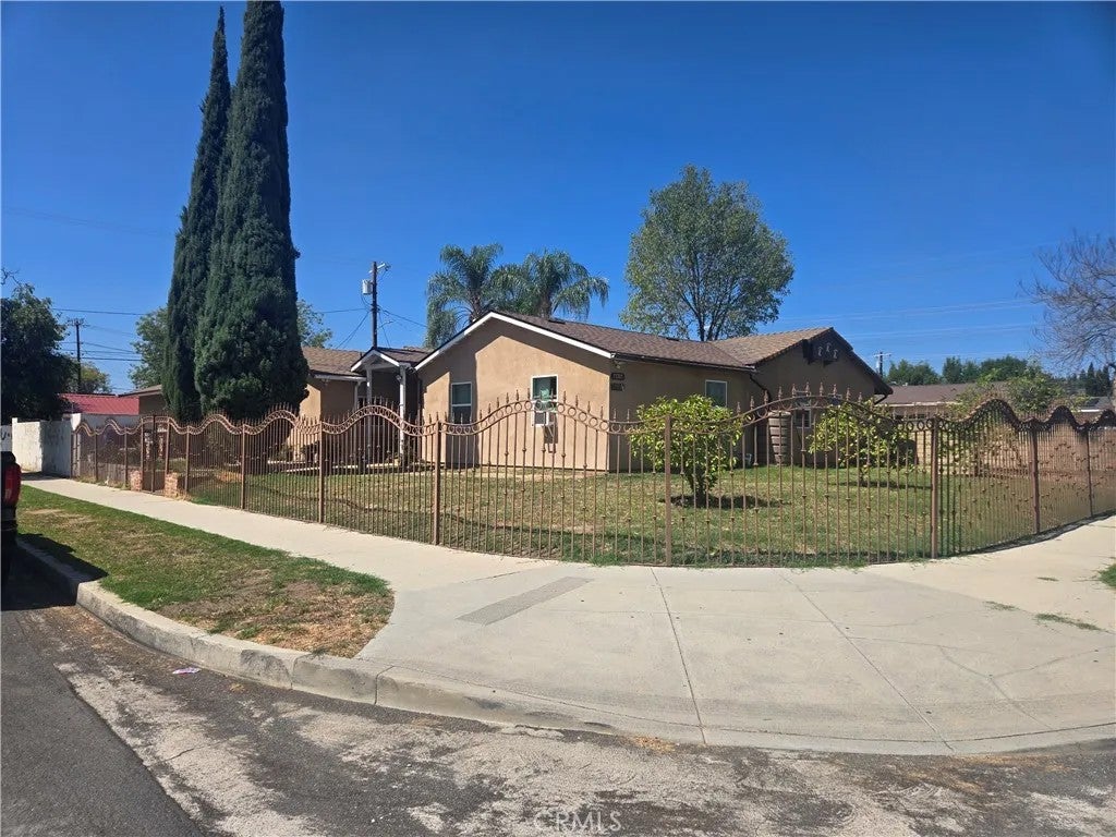 Photo of 11301 Collett AVE, Granada Hills, CA 91344 (MLS # SR26205676)