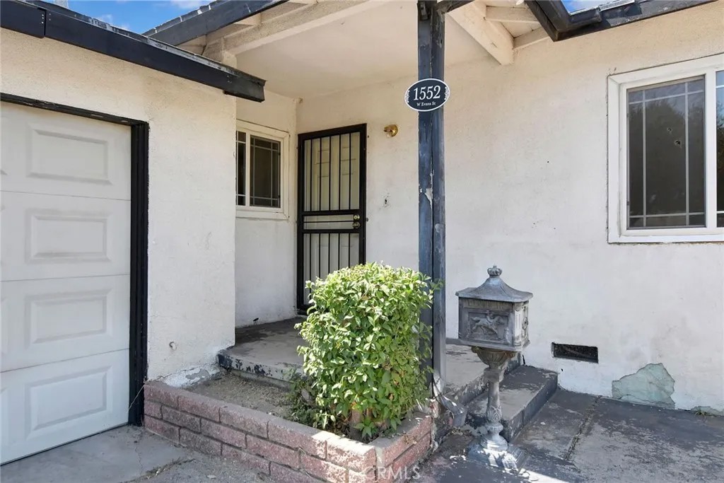 1552 W Evans