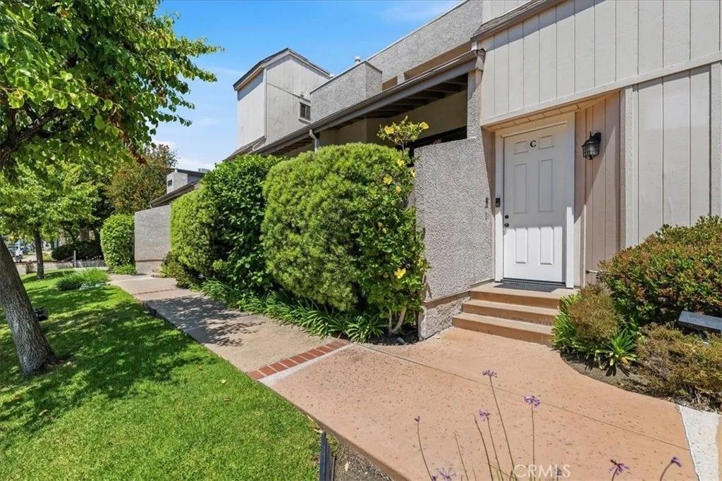 Photo of 15129 Magnolia Blvd #C, Sherman Oaks, CA 91403 (MLS # CV26093109)