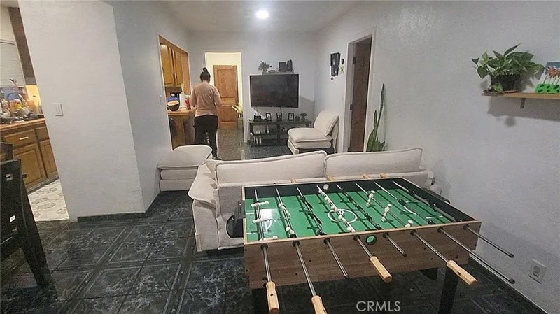 946 S Ferris