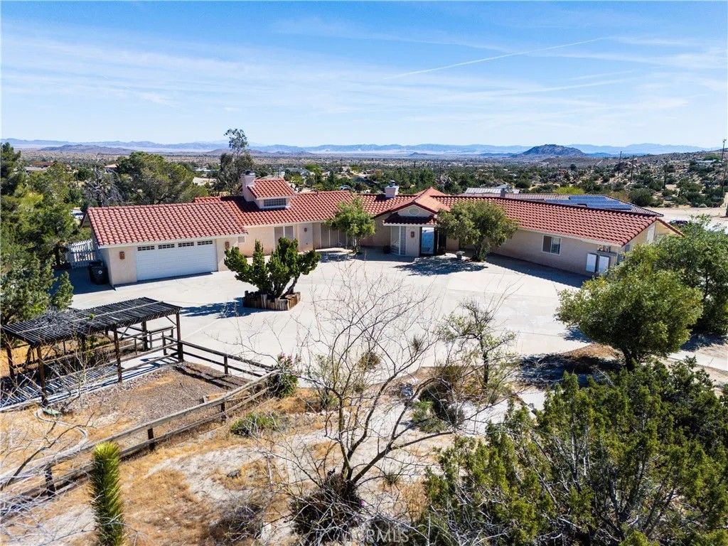 Photo of 5453 Wallaby Street, Yucca Valley, CA 92284 (MLS # JT26073864)