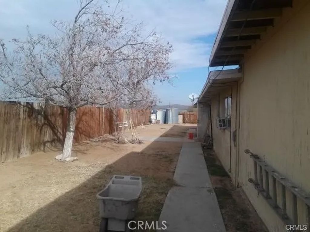 Photo of 21281 Park Ave, Hinkley, CA 92347 (MLS # CV26048044)