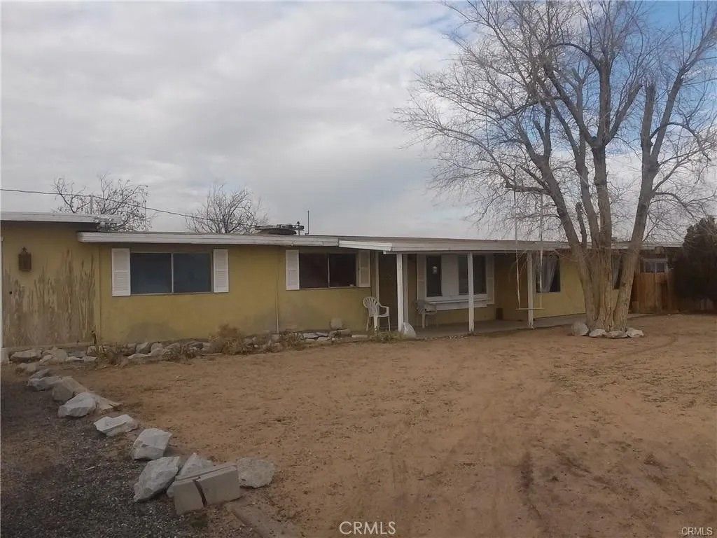 Photo of 21281 Park Ave, Hinkley, CA 92347 (MLS # CV26048044)