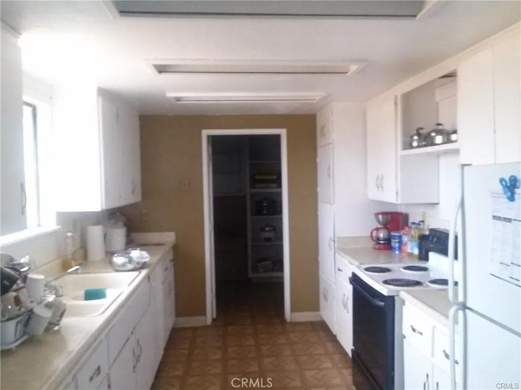 Photo of 21281 Park Ave, Hinkley, CA 92347 (MLS # CV26048044)