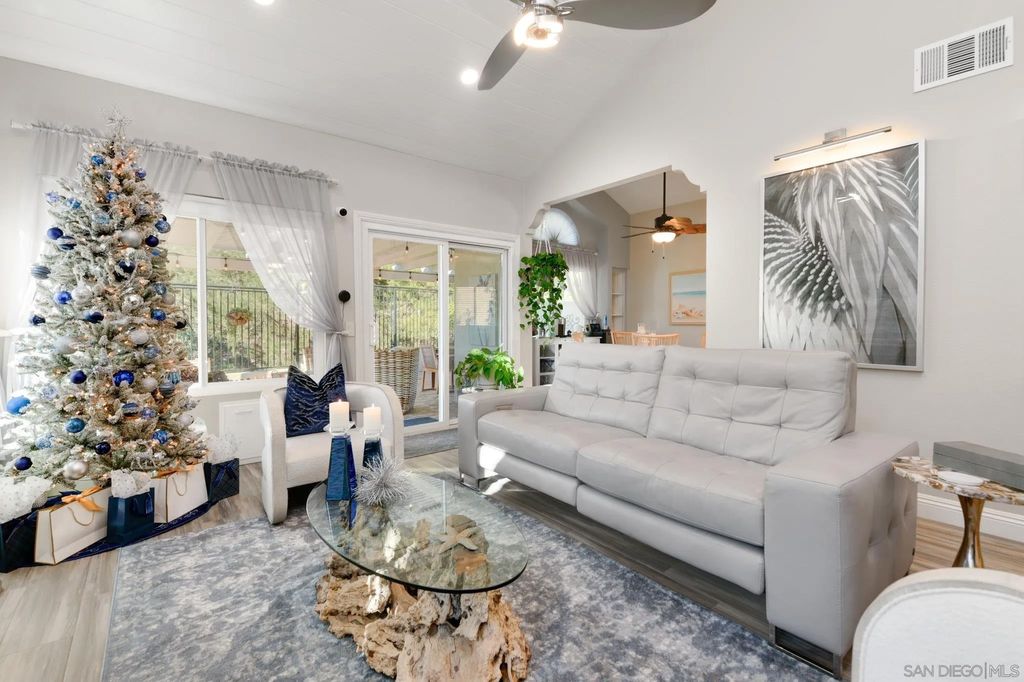 Photo of 2227 Medina Gln, Escondido, CA 92026 (MLS # 250045811)