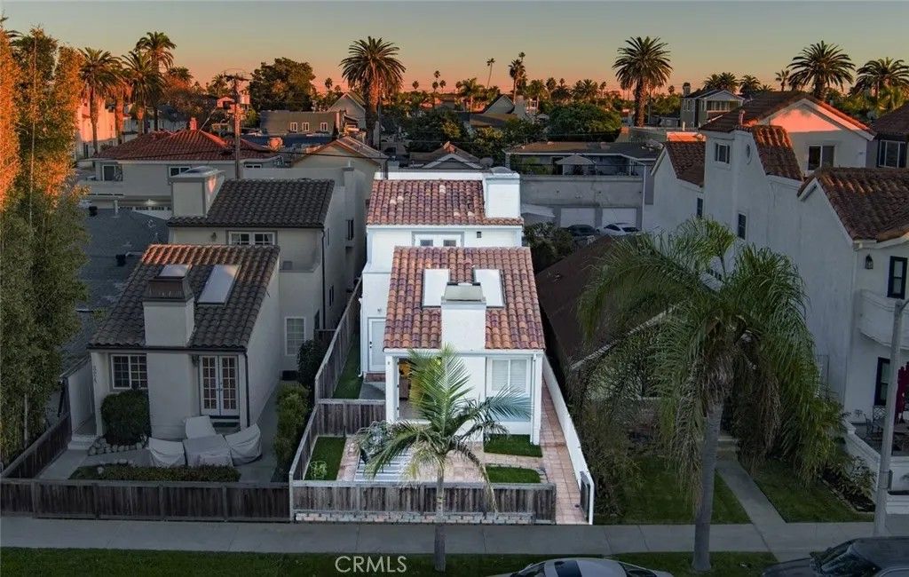 Photo of 322 12 th St, Huntington Beach, CA 92648 (MLS # PW25274153)