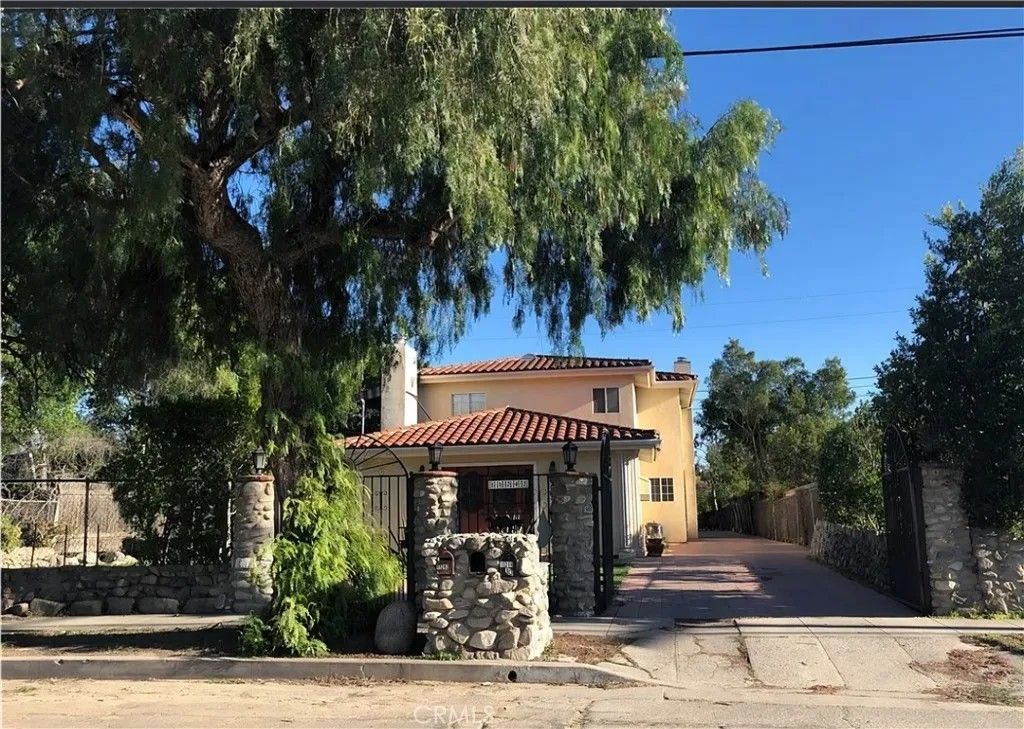 Photo of 11242 Sheldon Street, Sun Valley, CA 91352 (MLS # SR25282092)