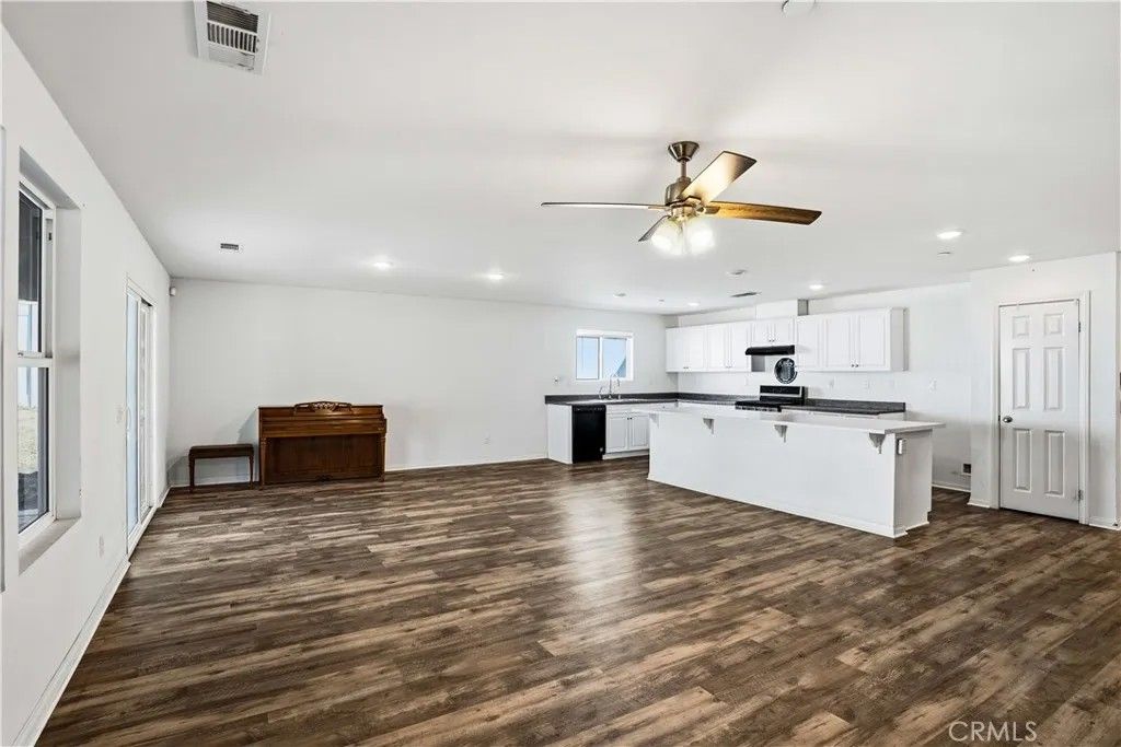 Photo of 638 Awaal St, San Jacinto, CA 92582 (MLS # SW26025239)