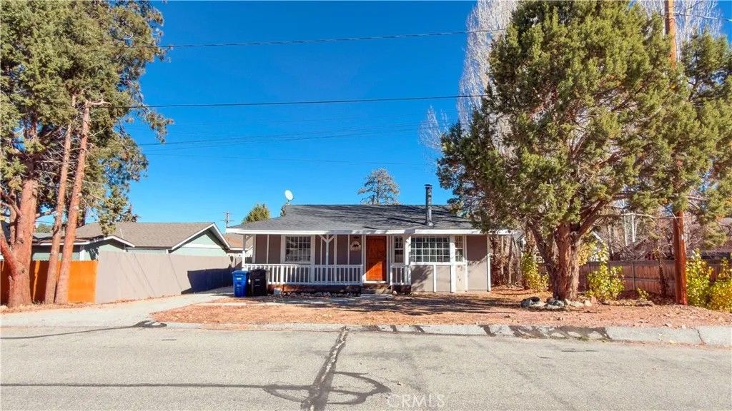 Photo of 1605 Malabar Way, Big Bear Lake, CA 92314 (MLS # PW25271197)