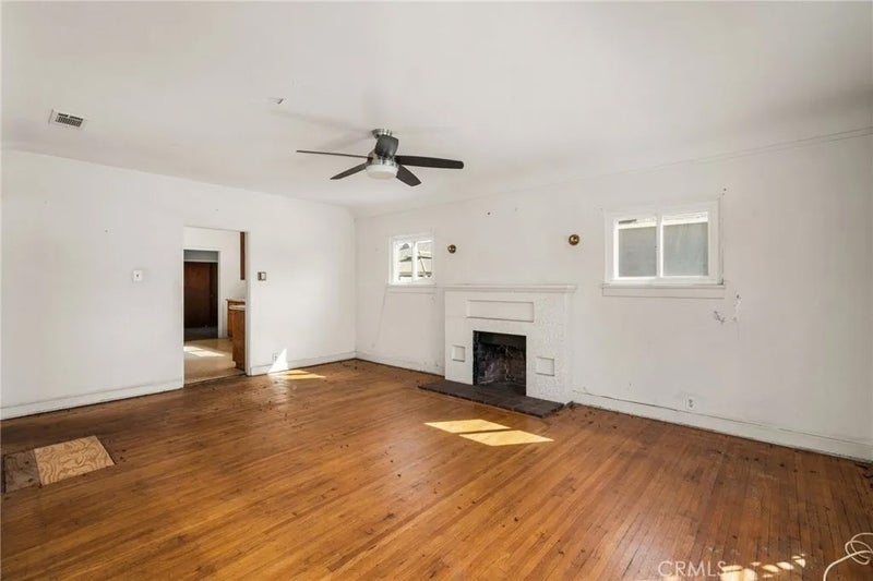 1820 W Colegrove