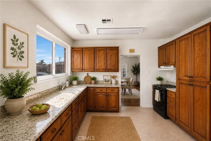 1820 W Colegrove