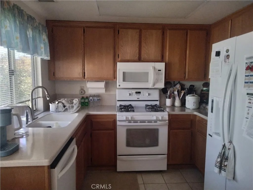 6353 Colonial