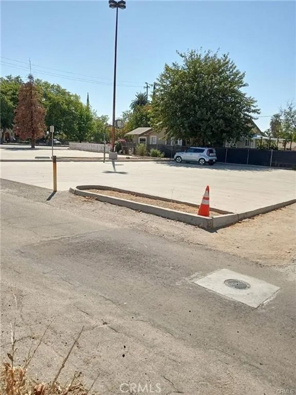 Photo of 1810 Baker St, Bakersfield, CA 93305 (MLS # DW25267508)