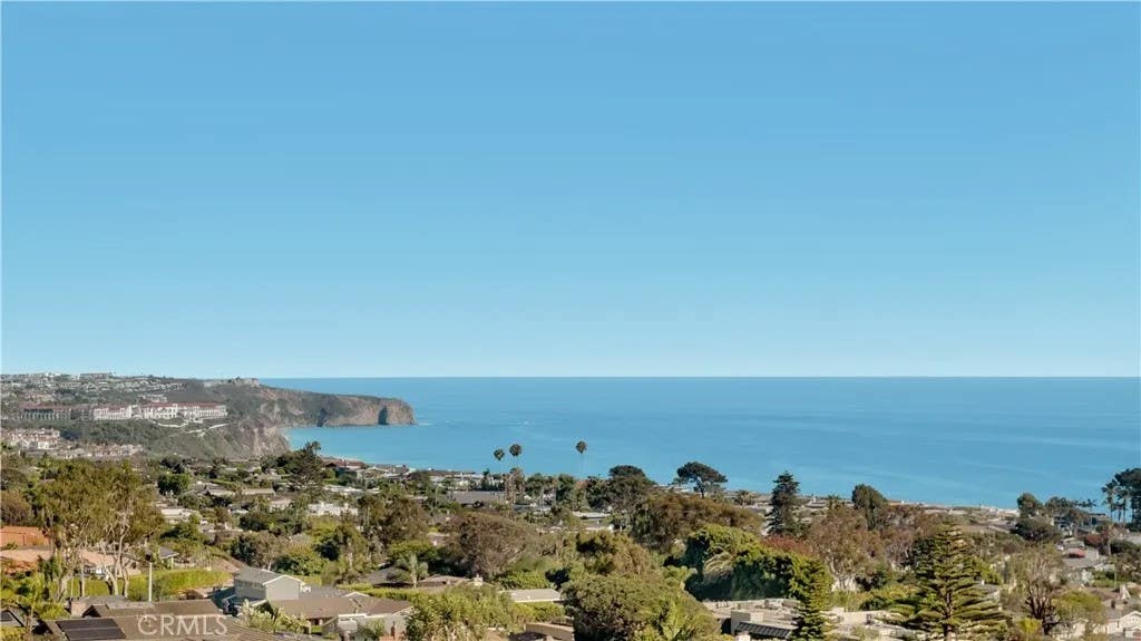 Photo of 17 N Vista De La Luna, Laguna Beach, CA 92651 (MLS # LG26133871)