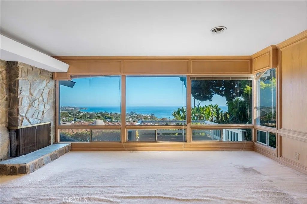 Photo of 17 N Vista De La Luna, Laguna Beach, CA 92651 (MLS # LG26133871)