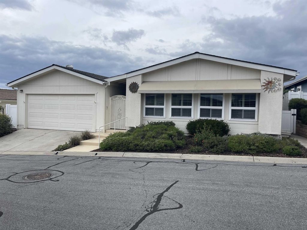 Photo of 630 Via Columbia, Vista, CA 92081 (MLS # 250045514)