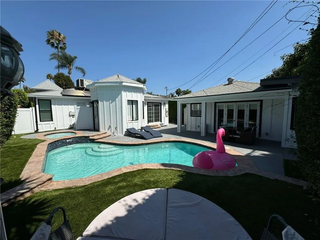 Photo of 1207 Greenacre Avenue, West Hollywood, CA 90046 (MLS # SR26016965)