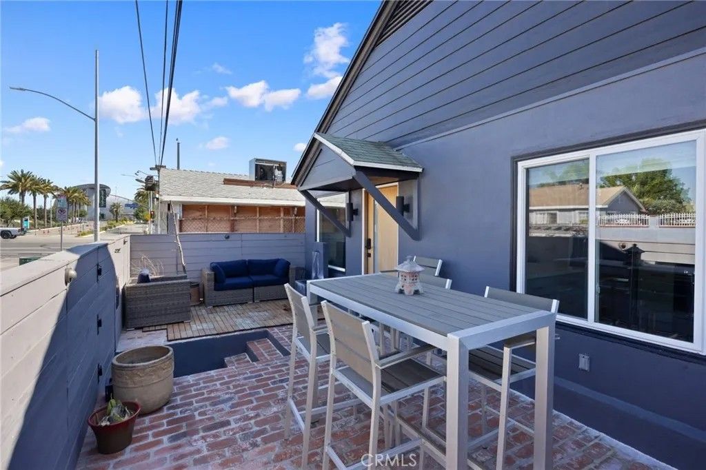 Photo of 618 E Buckthorn Street, Inglewood, CA 90301 (MLS # SB26017458)