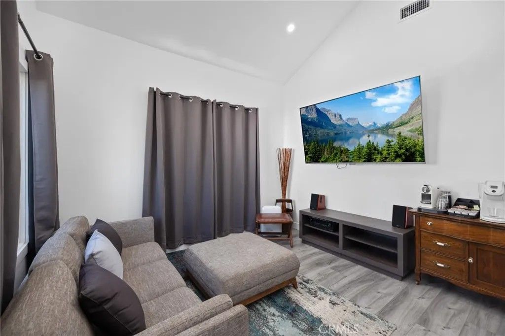 Photo of 618 E Buckthorn Street, Inglewood, CA 90301 (MLS # SB26017458)