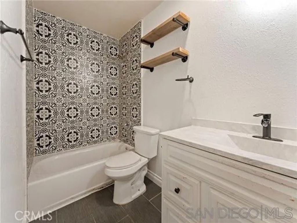 Photo of 1811 E Grand Ave #175, Escondido, CA 92027 (MLS # 250040946)
