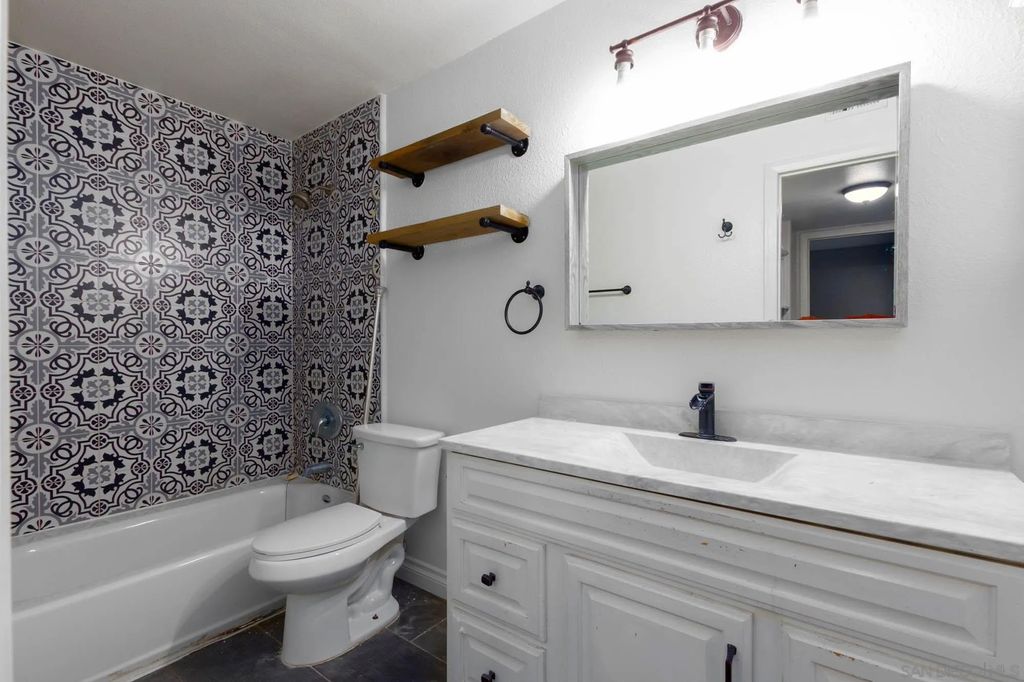 Photo of 1811 E Grand Ave #175, Escondido, CA 92027 (MLS # 250040946)